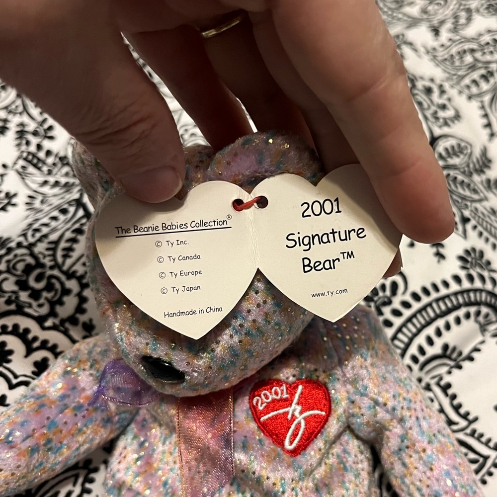 Signature bear 2001
